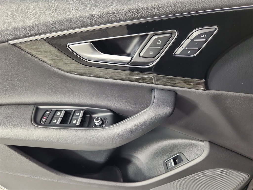 Used 2017 Audi Q7 3.0T Premium Plus image 9