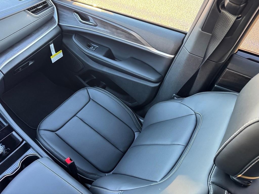New 2025 Jeep Grand Cherokee Limited w/ Luxury Tech Group II image 20