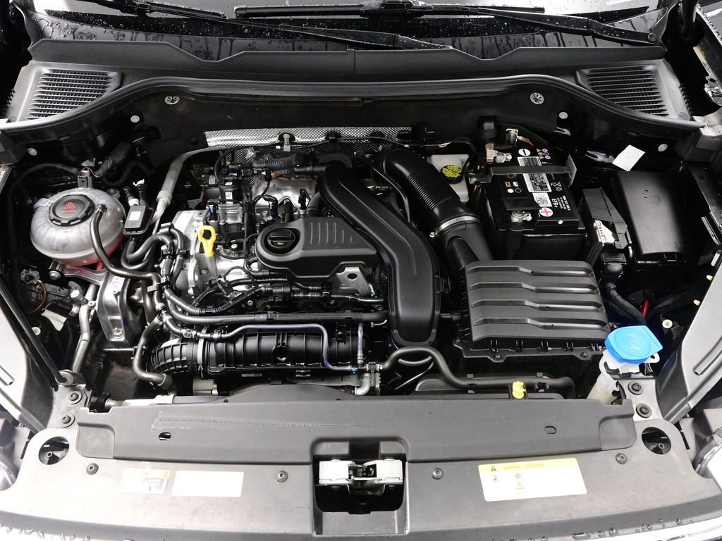 Used 2023 Volkswagen Taos SE w/ Panoramic Sunroof Package image 45