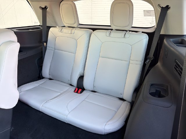 New 2026 Lincoln Aviator AWD w/ Jet Appearance Package image 14