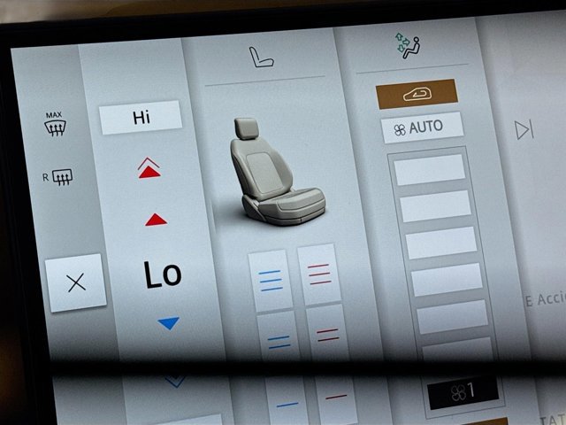 New 2026 Land Rover Range Rover Long Wheelbase SE image 23