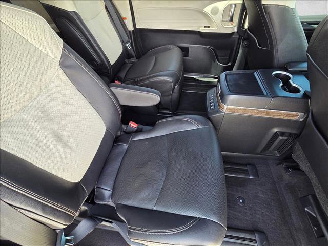 Used 2025 Toyota Sienna Platinum AWD/4WD image 19