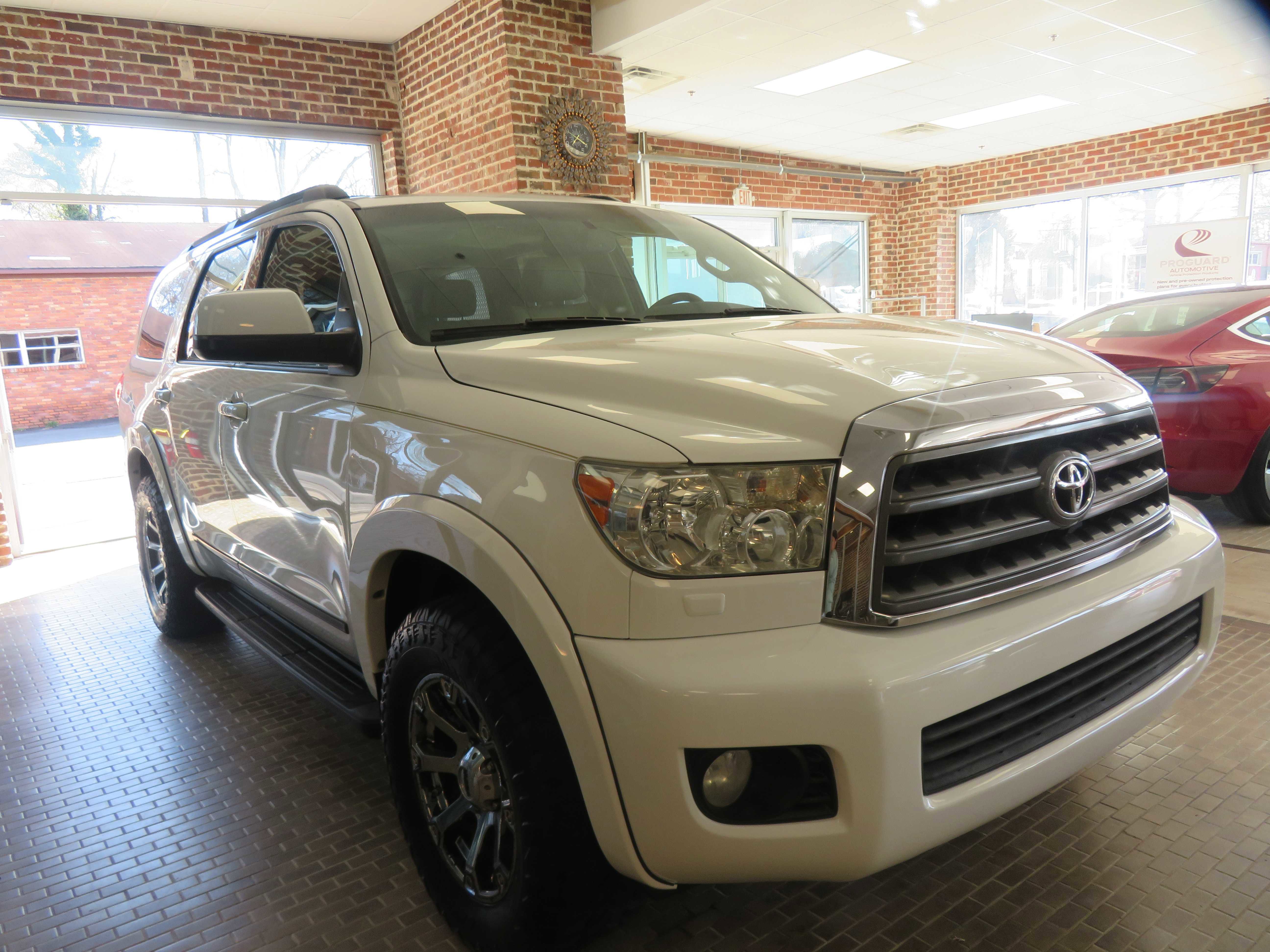 Used 2015 Toyota Sequoia SR5 w/ Premium Package image 65