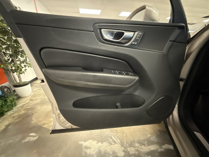 Used 2023 Volvo XC60 B5 Core AWD/4WD image 14