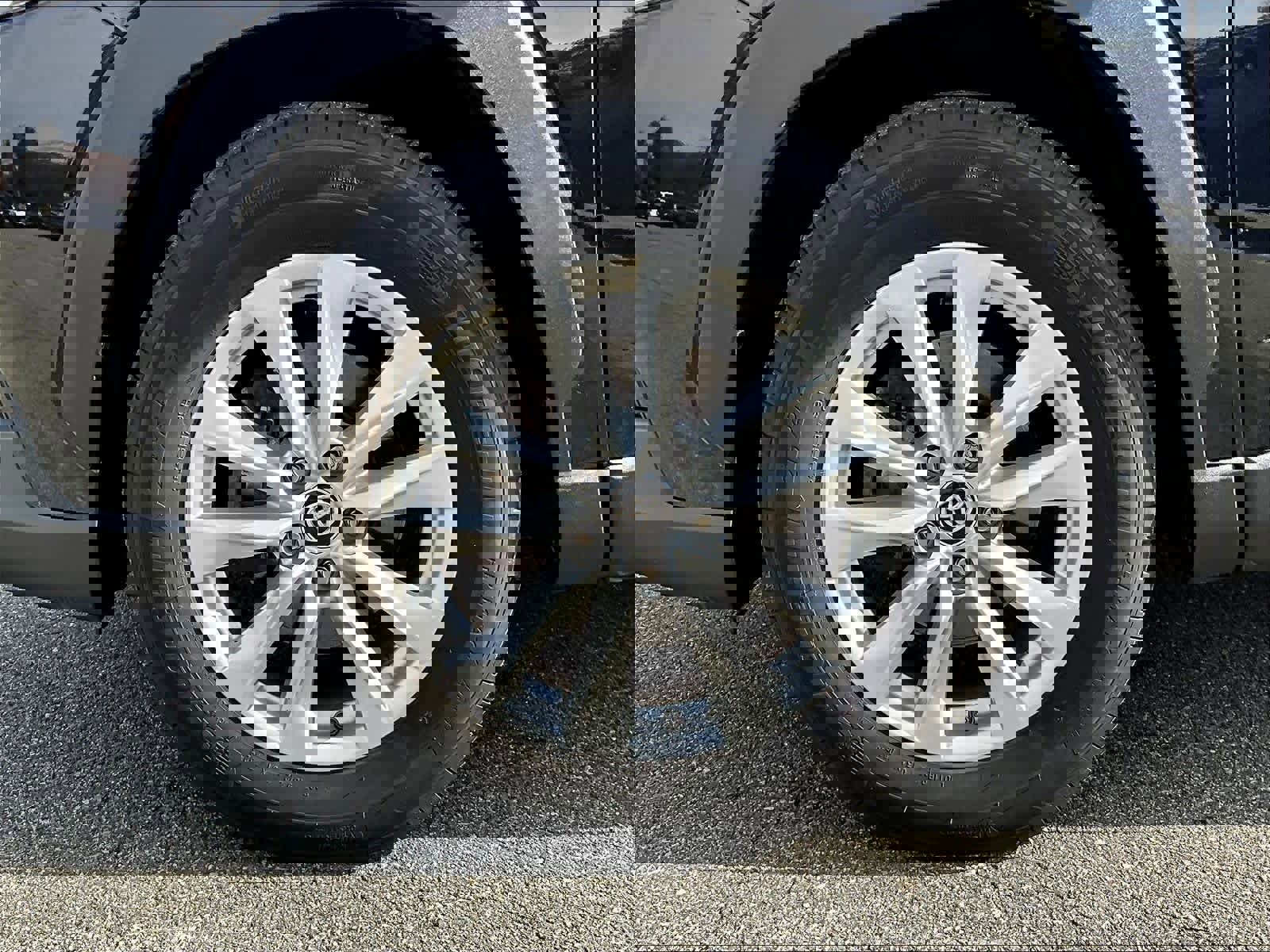 Used 2023 Toyota Corolla Cross LE image 7