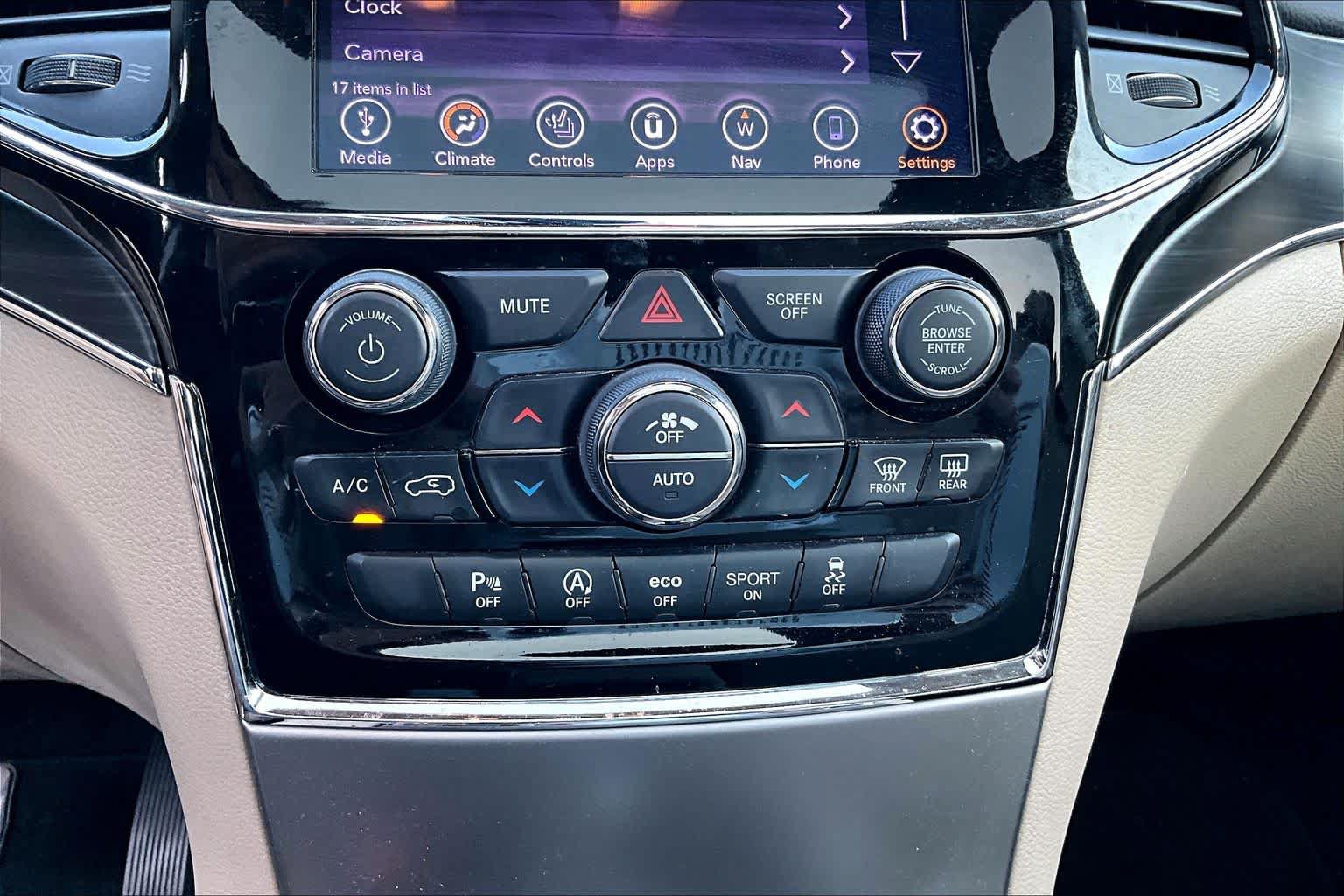Used 2020 Jeep Grand Cherokee Limited w/ Luxury Group II RWD image 26
