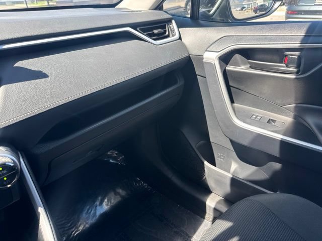 Used 2025 Toyota RAV4 LE AWD/4WD image 15