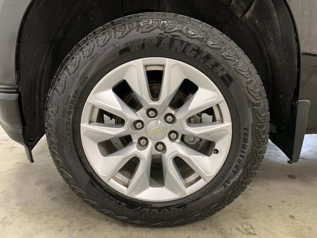 Used 2019 Chevrolet Silverado 1500 Custom w/ Custom Value Package AWD/4WD image 2