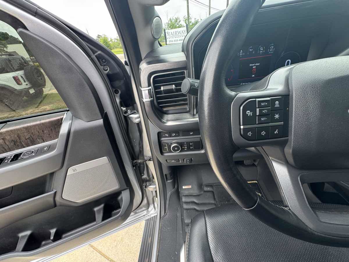 Used 2024 Ford F350 Lariat w/ Lariat Ultimate Package AWD/4WD image 14