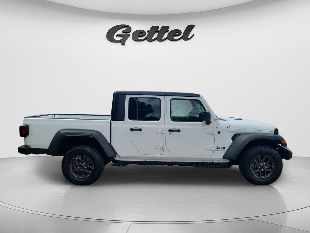 Used 2026 Jeep Gladiator Sport AWD/4WD image 4