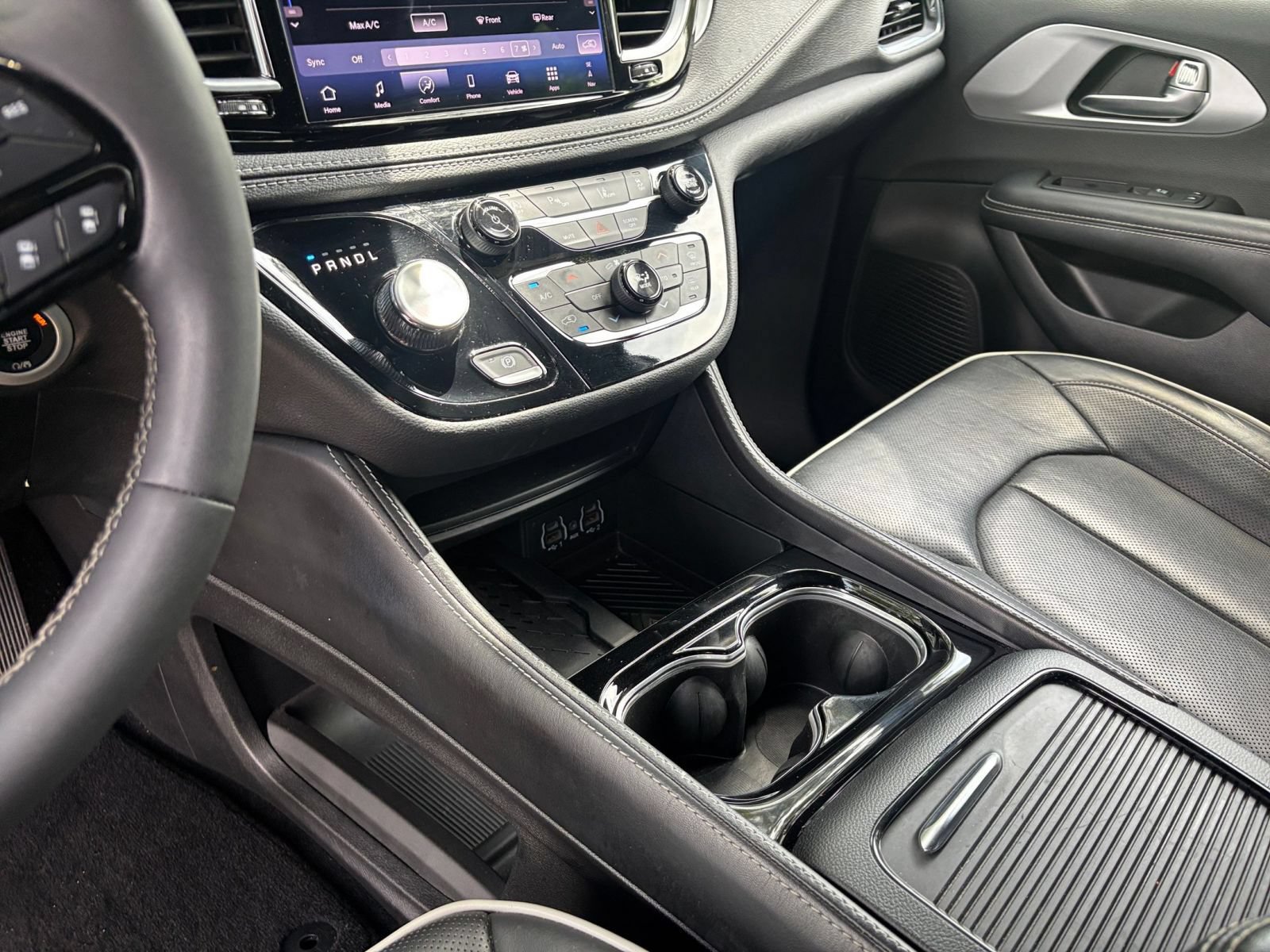 Used 2025 Chrysler Pacifica Limited FWD image 44