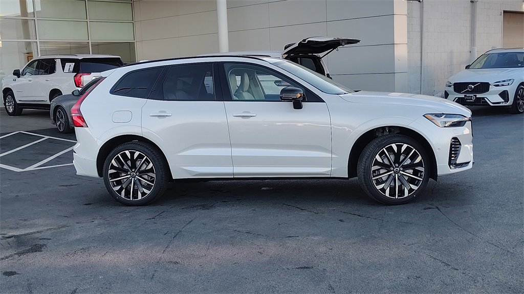 New 2026 Volvo XC60 B5 Ultra w/ Climate Package image 2