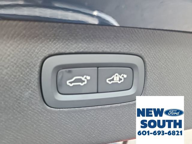 Used 2025 Volvo XC90 B6 Plus w/ Protection Package Premier image 36