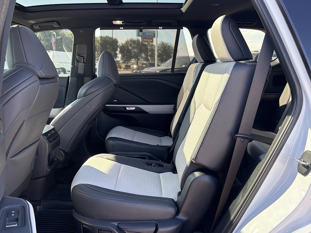 Used 2025 Lexus TX 350 AWD w/ Technology Package image 16