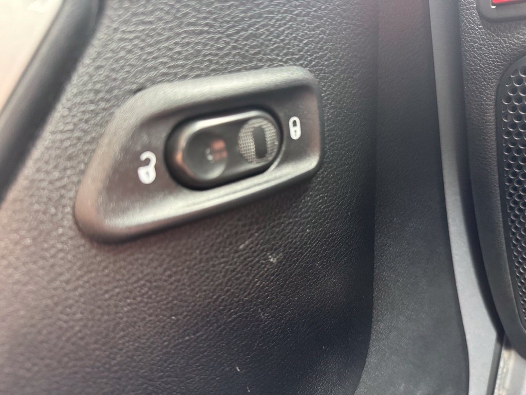 Used 2015 Jeep Wrangler Unlimited Rubicon AWD/4WD image 26