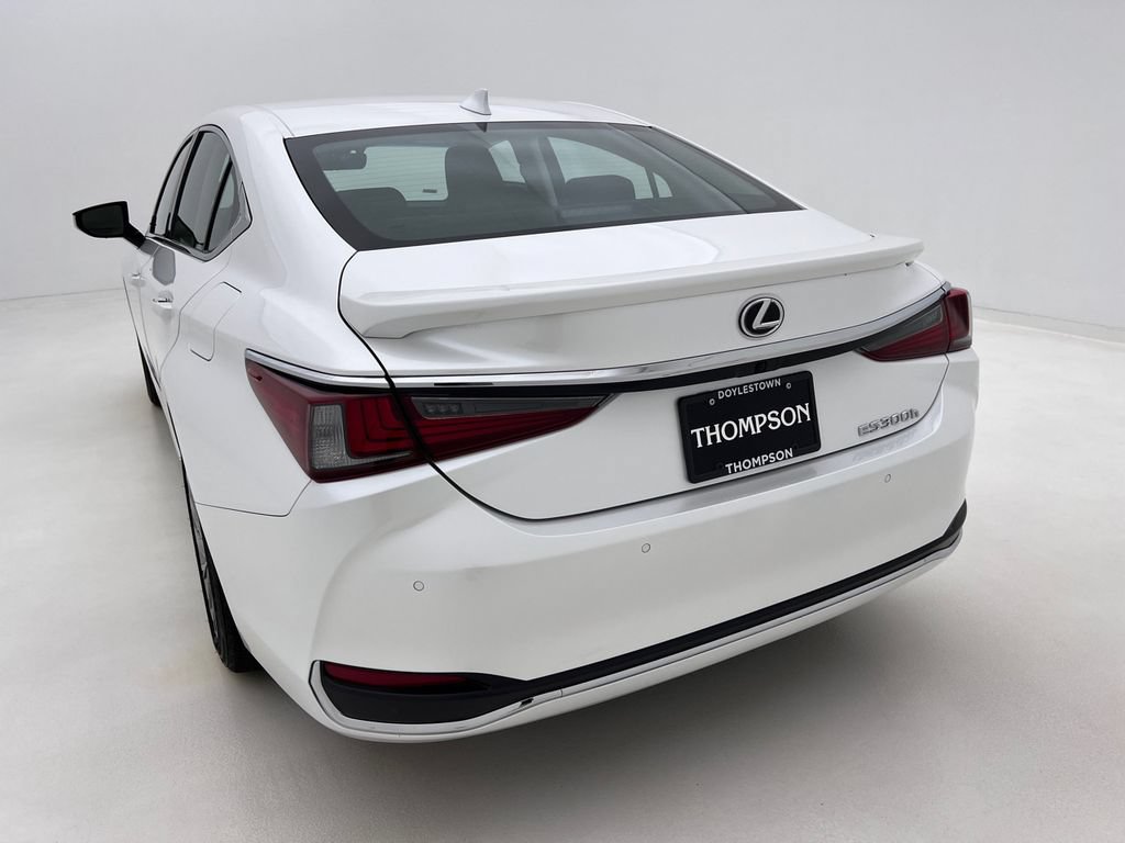 Used 2025 Lexus ES 300h w/ Luxury Package FWD image 8