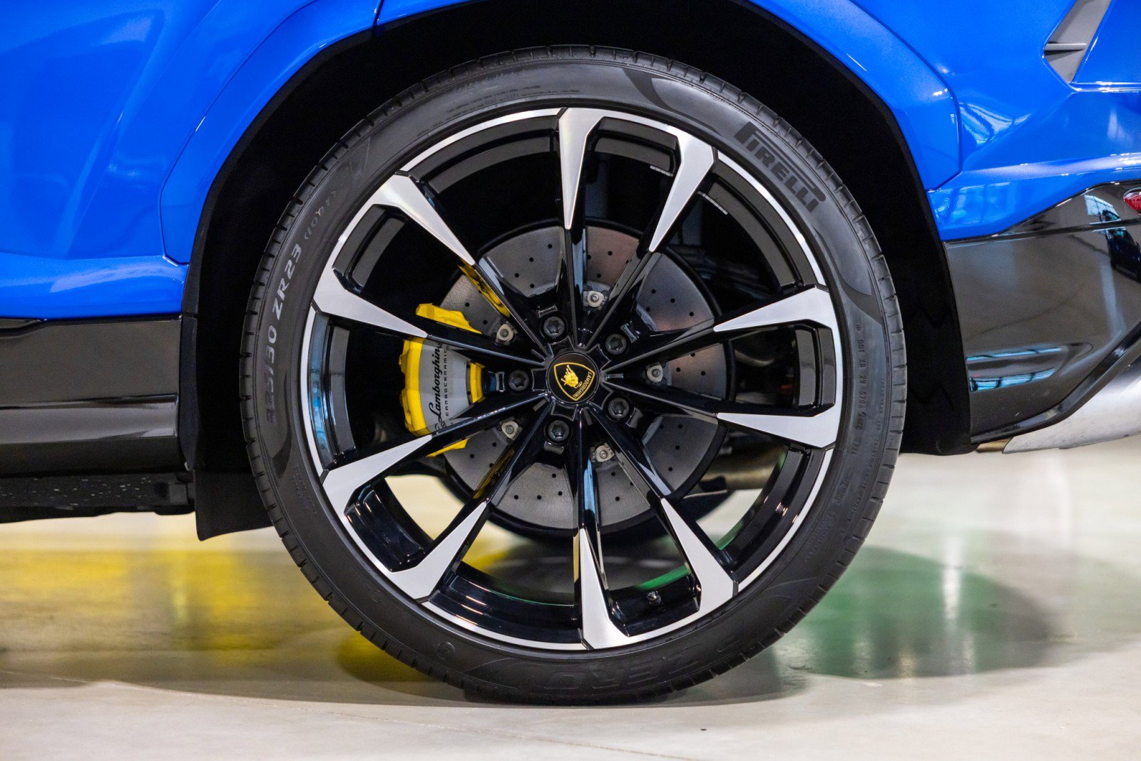 Used 2022 Lamborghini Urus image 17