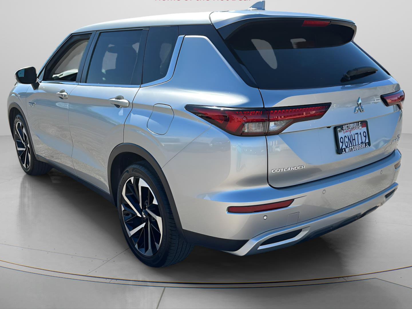 Used 2023 Mitsubishi Outlander 4WD Plug-In Hybrid image 7