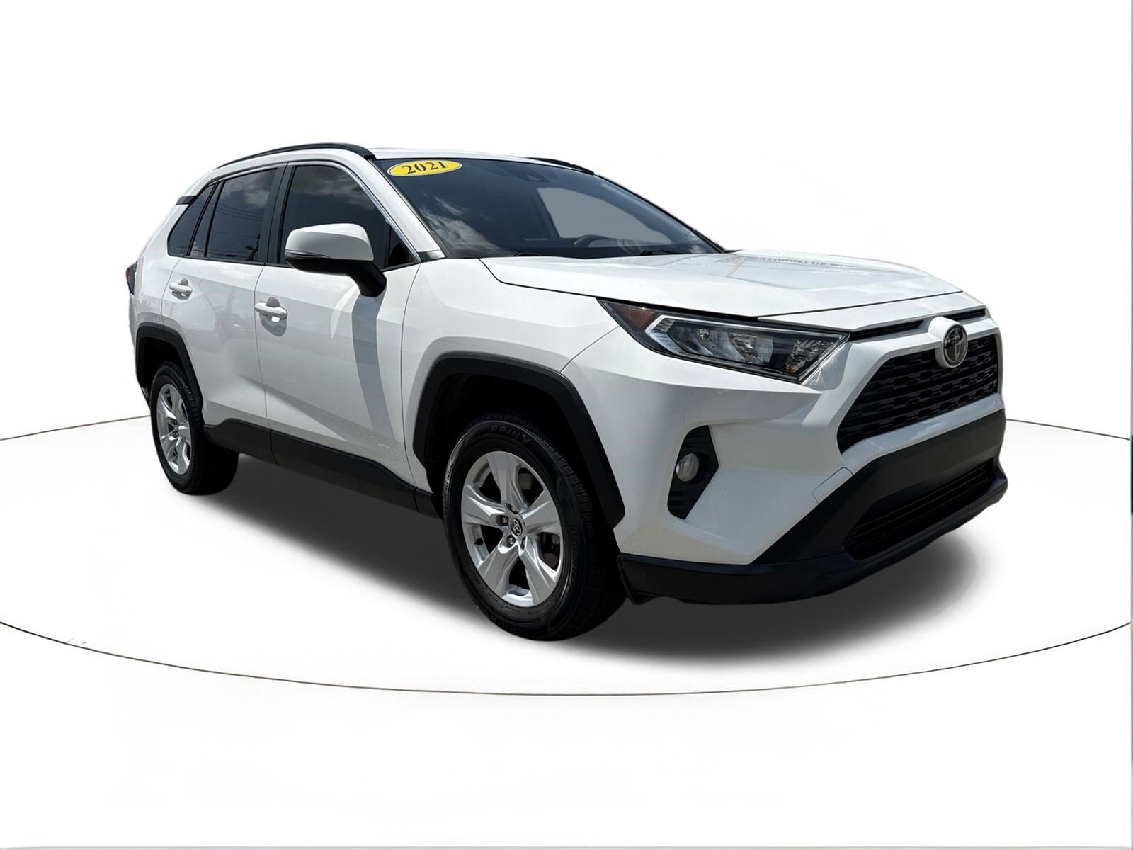 Used 2021 Toyota RAV4 XLE w/ Convenience Package FWD image 1