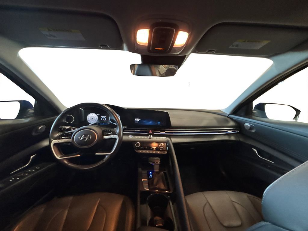 Used 2021 Hyundai Elantra Limited image 16