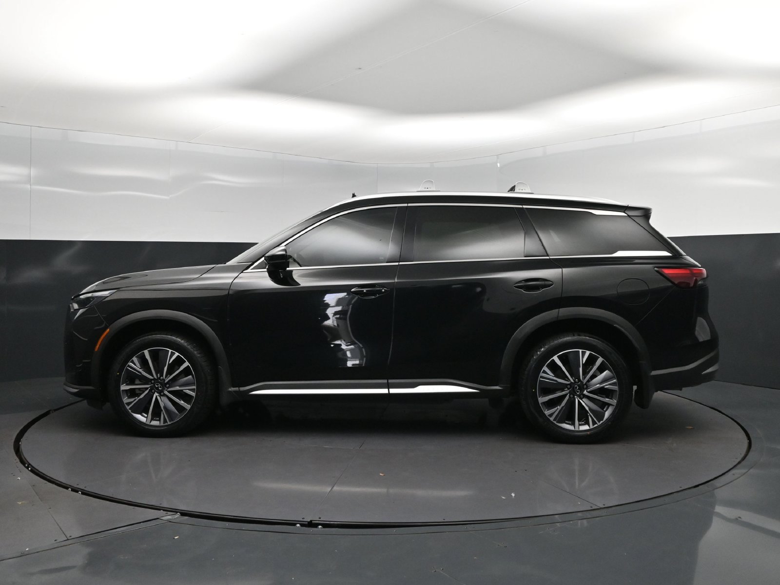 Used 2026 INFINITI QX60 Luxe w/ Cargo Package FWD image 4
