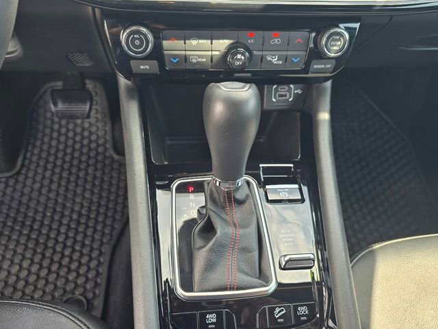 Used 2025 Jeep Compass Trailhawk image 37