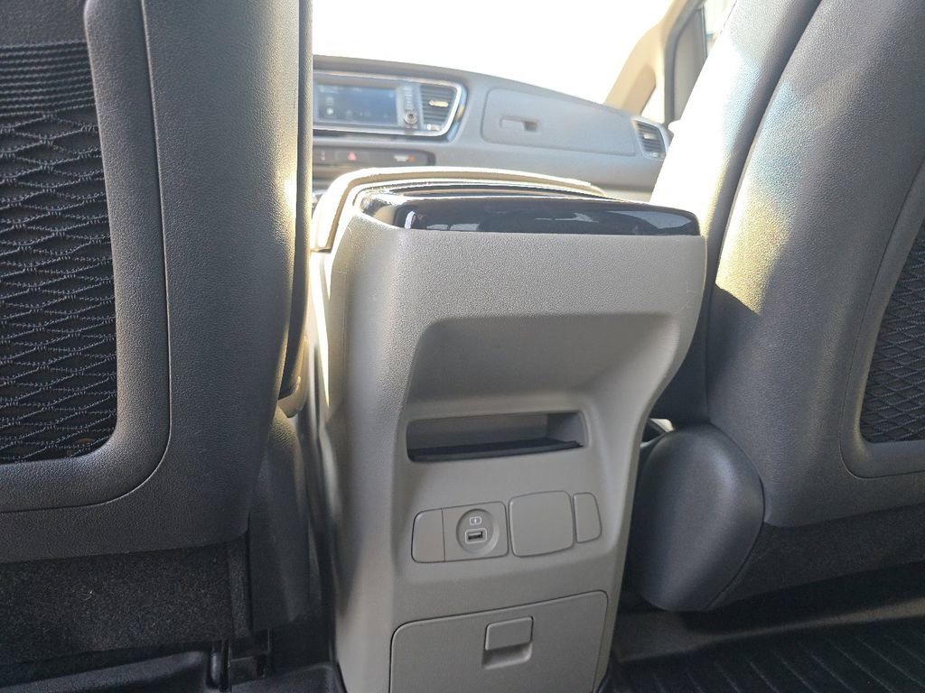 Used 2018 Kia Sedona EX image 24