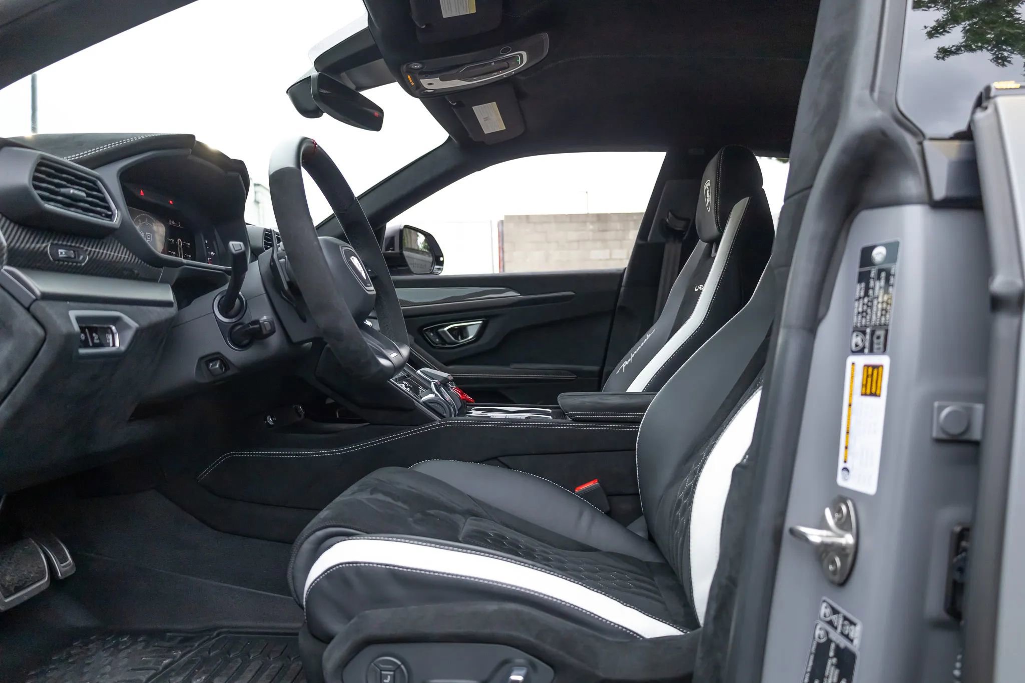 Used 2024 Lamborghini Urus Performante AWD/4WD image 50