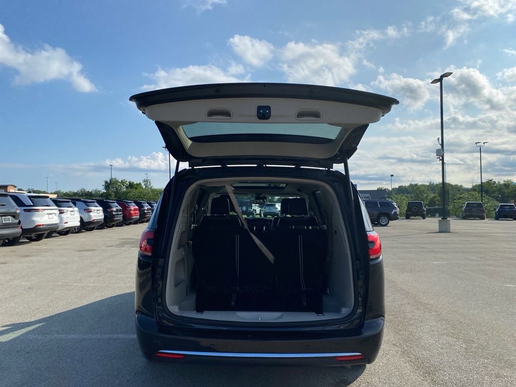Used 2024 Chrysler Pacifica Limited image 15