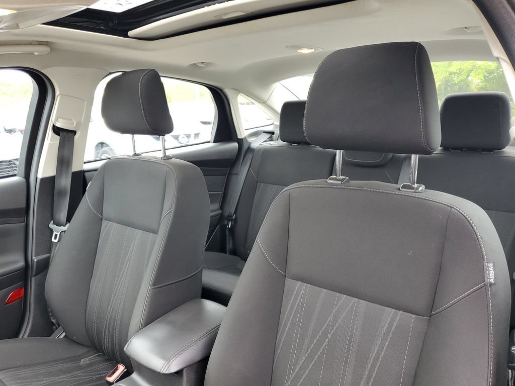 Used 2018 Ford Focus SEL w/ Cold Weather Package FWD image 10