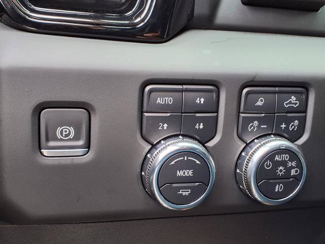 Used 2024 GMC Sierra 1500 AT4 w/ Technology Package AWD/4WD image 16