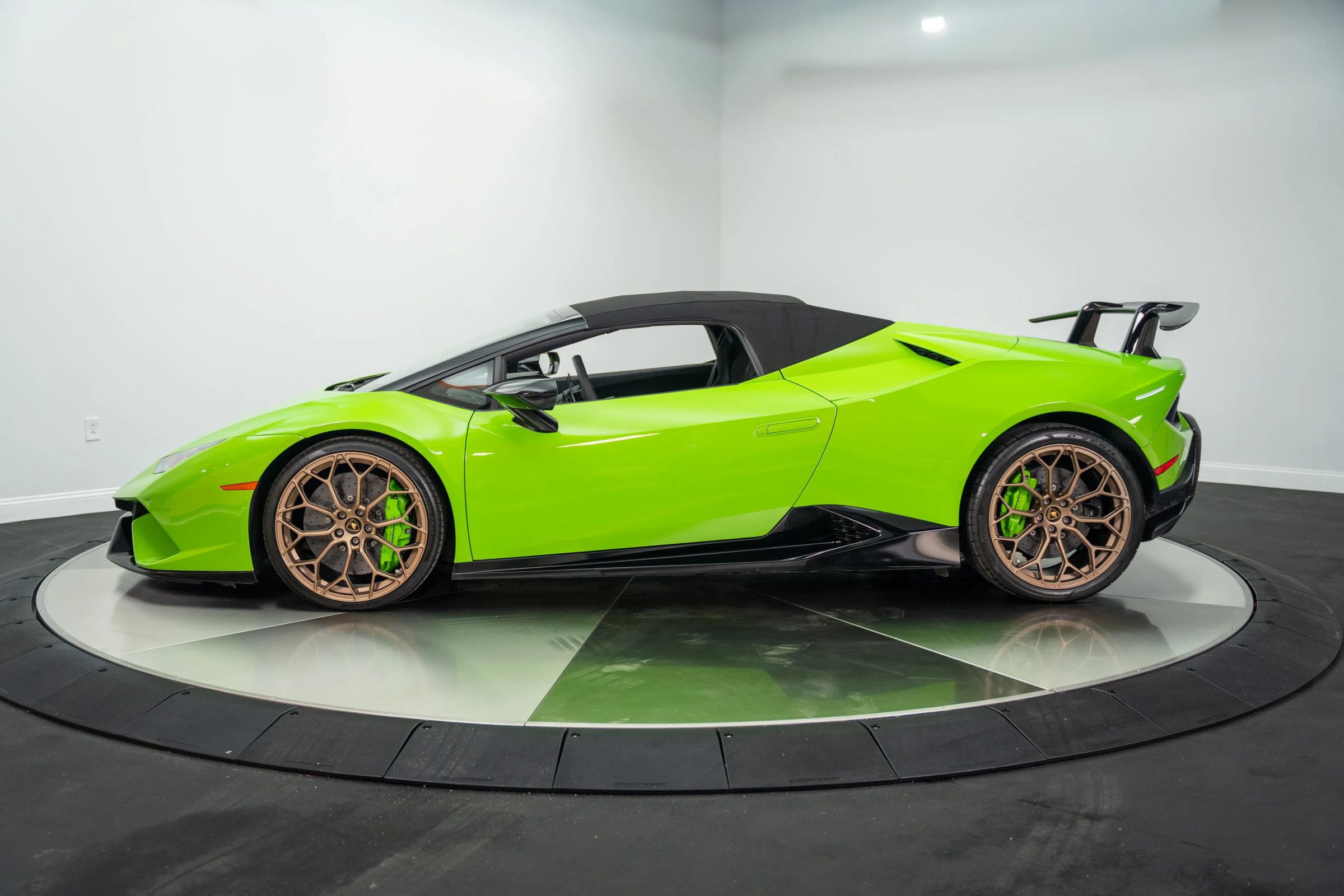 Used 2019 Lamborghini Huracan Performante image 14