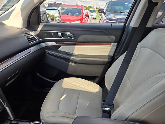 Used 2018 Ford Explorer Platinum AWD/4WD image 16