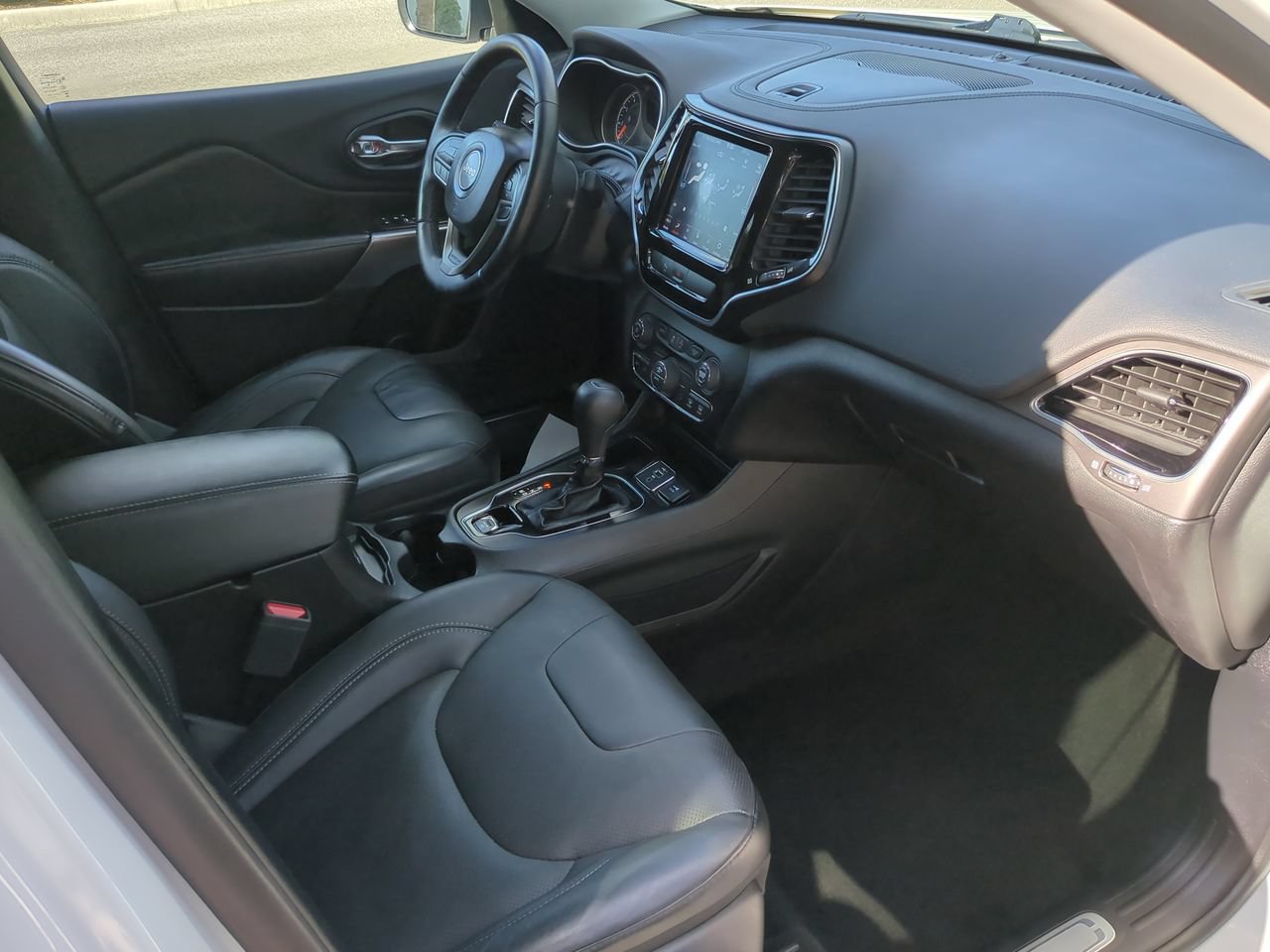 Used 2020 Jeep Cherokee Limited FWD image 19