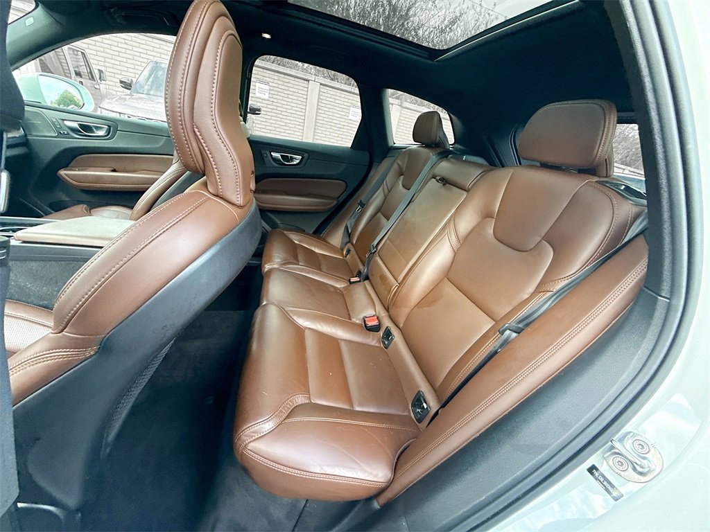 Used 2022 Volvo XC60 B5 Inscription w/ Advanced Package image 27