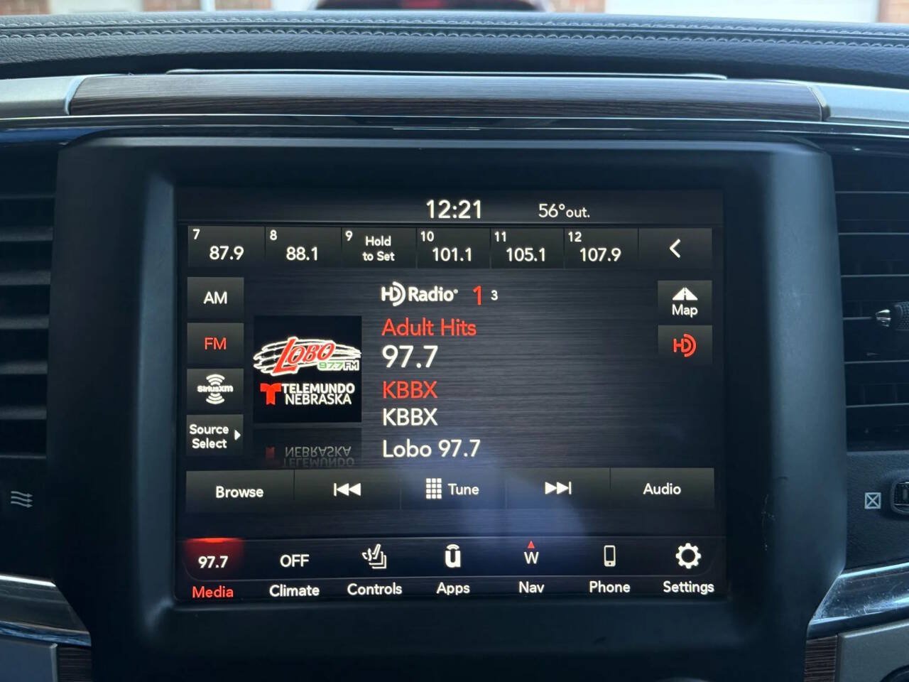 Used 2018 RAM 1500 Laramie w/ Convenience Group AWD/4WD image 39