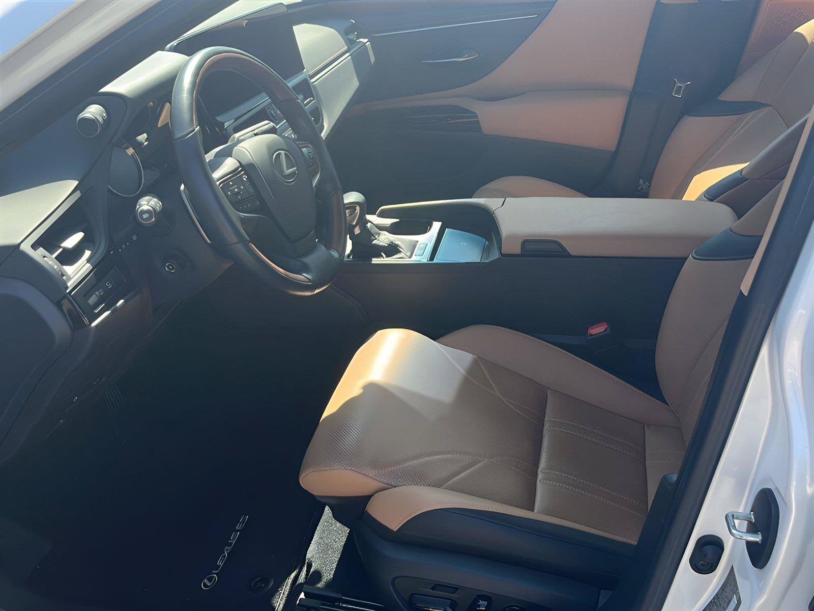 Used 2024 Lexus ES 300h w/ Technology Package FWD image 5