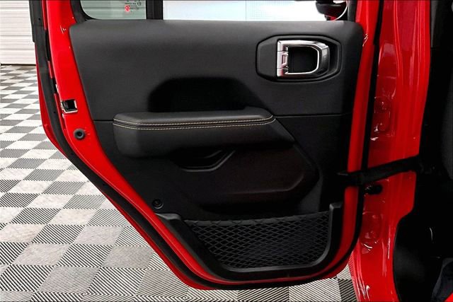 Used 2025 Jeep Wrangler Unlimited Sahara w/ Safety Group image 24