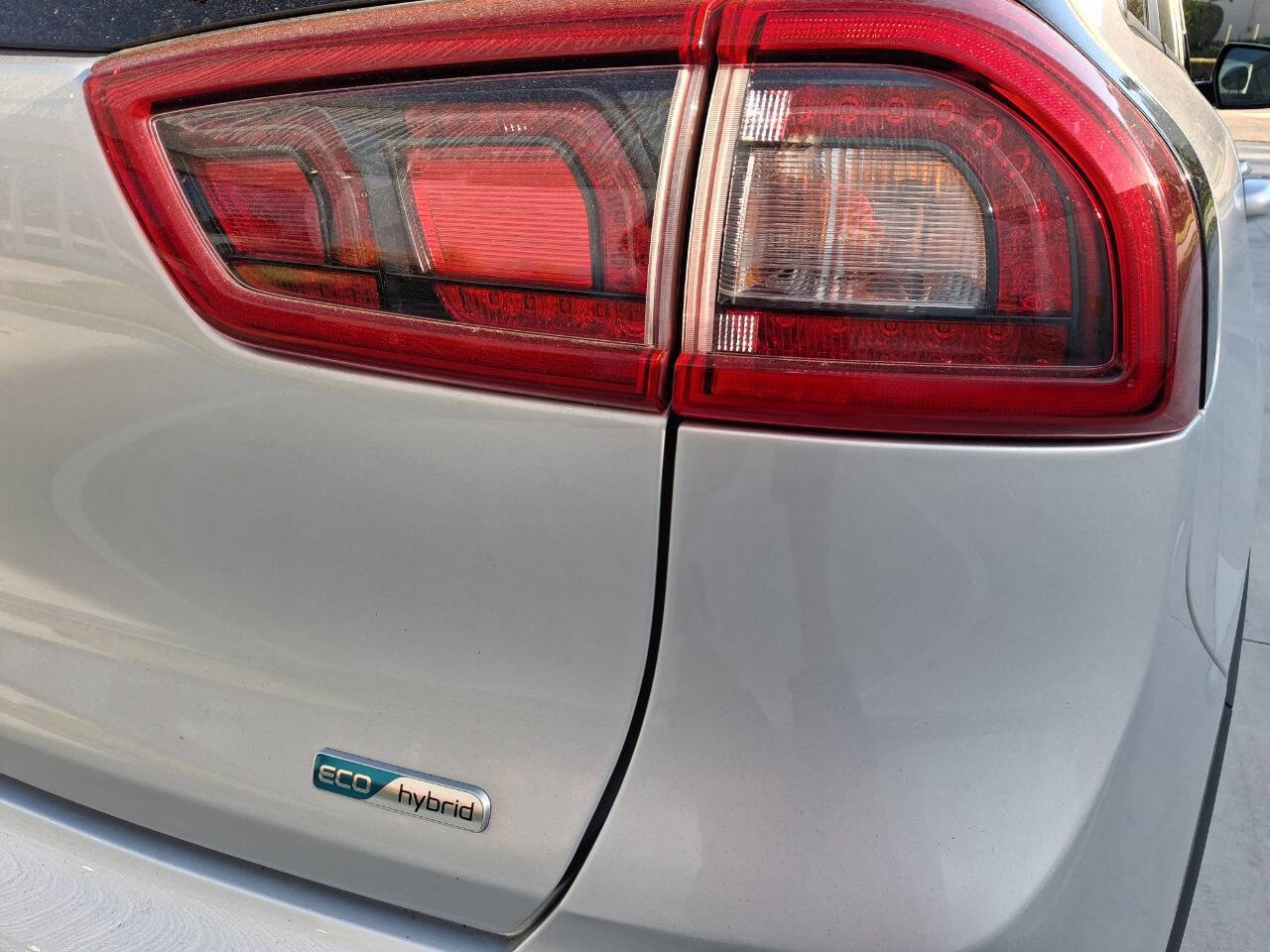 Used 2018 Kia Niro Touring w/ Paint Protection Package image 11