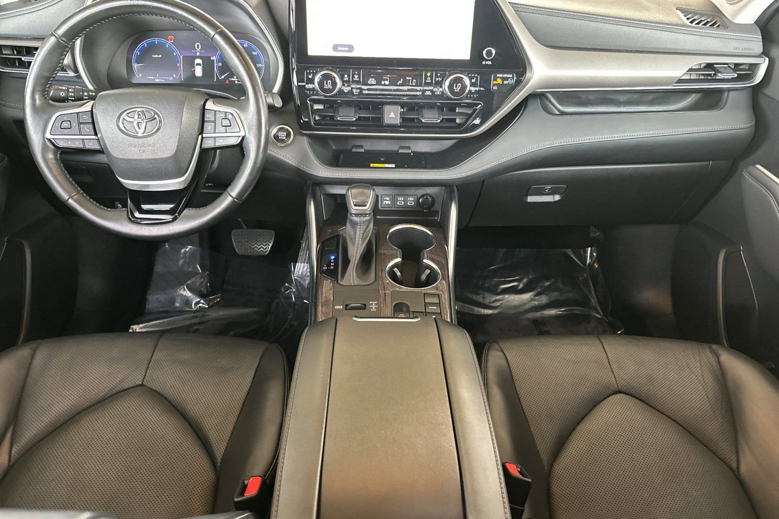 Used 2023 Toyota Highlander Limited image 16