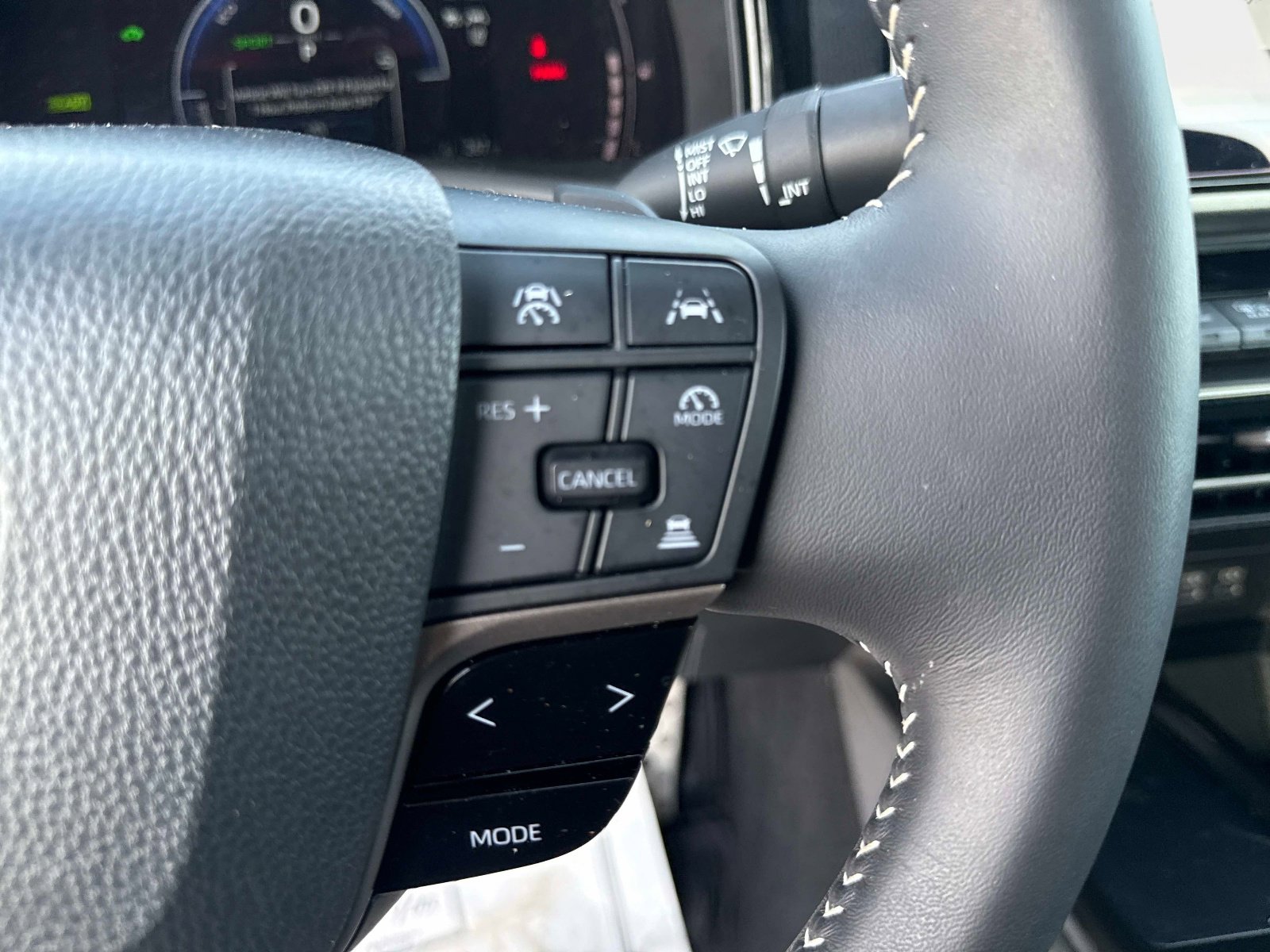 Used 2025 Toyota Camry SE w/ Multimedia Upgrade Package image 23