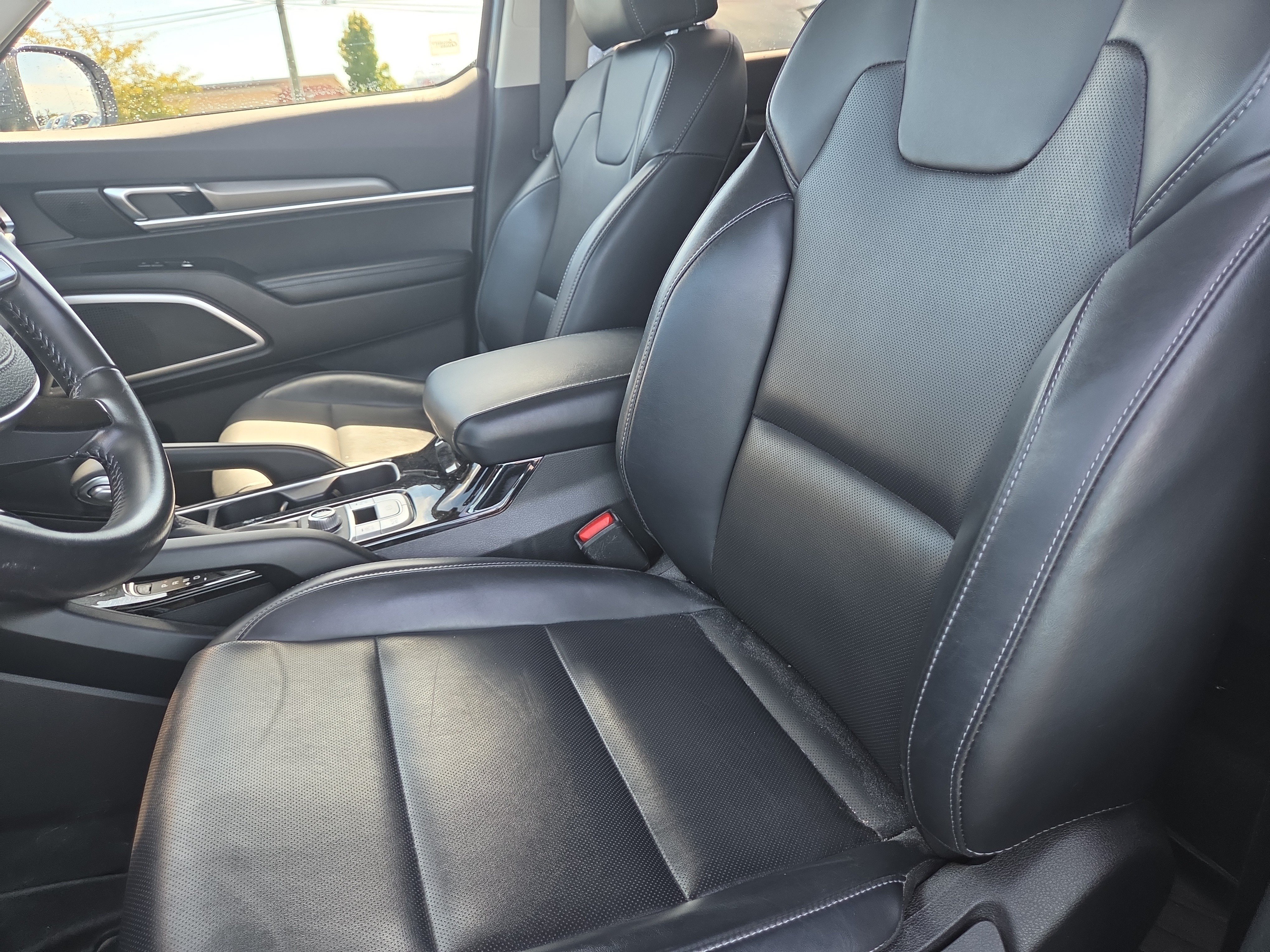 Used 2022 Kia Telluride LX AWD/4WD image 2