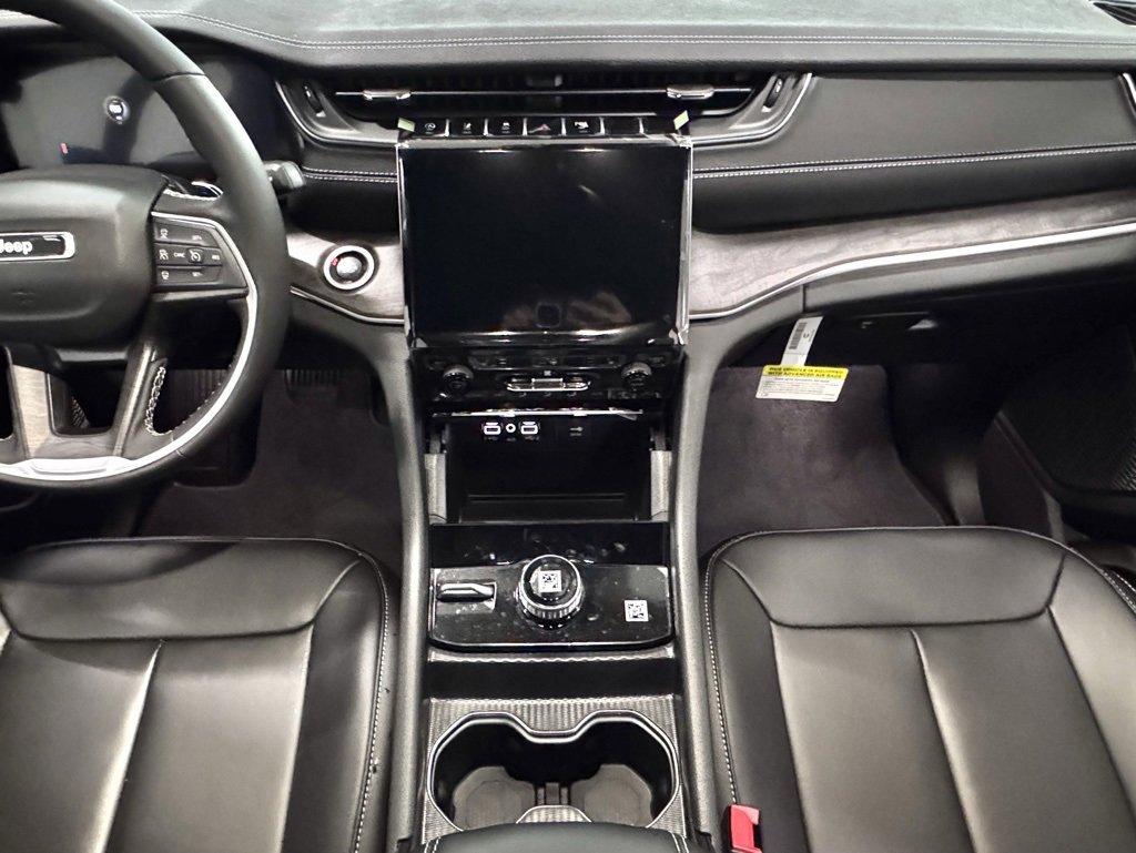 New 2025 Jeep Grand Cherokee Limited image 11