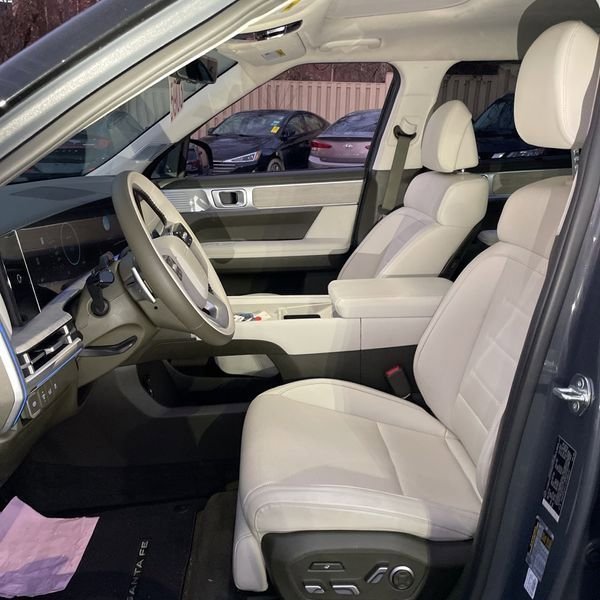 Used 2025 Hyundai Santa Fe Calligraphy image 6