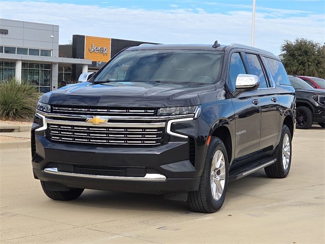 Used 2023 Chevrolet Suburban Premier image 3