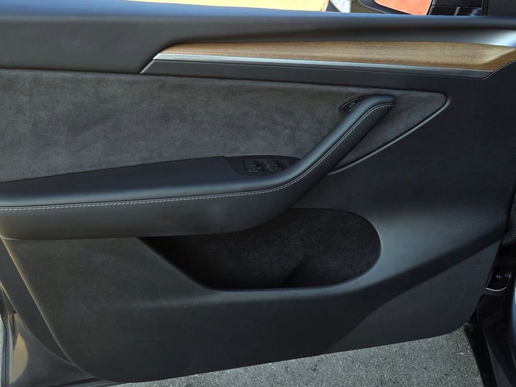 Used 2023 Tesla Model Y Long Range image 10