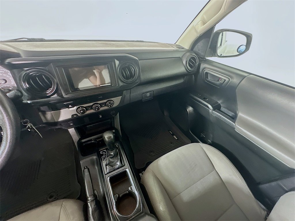 Used 2019 Toyota Tacoma SR image 11