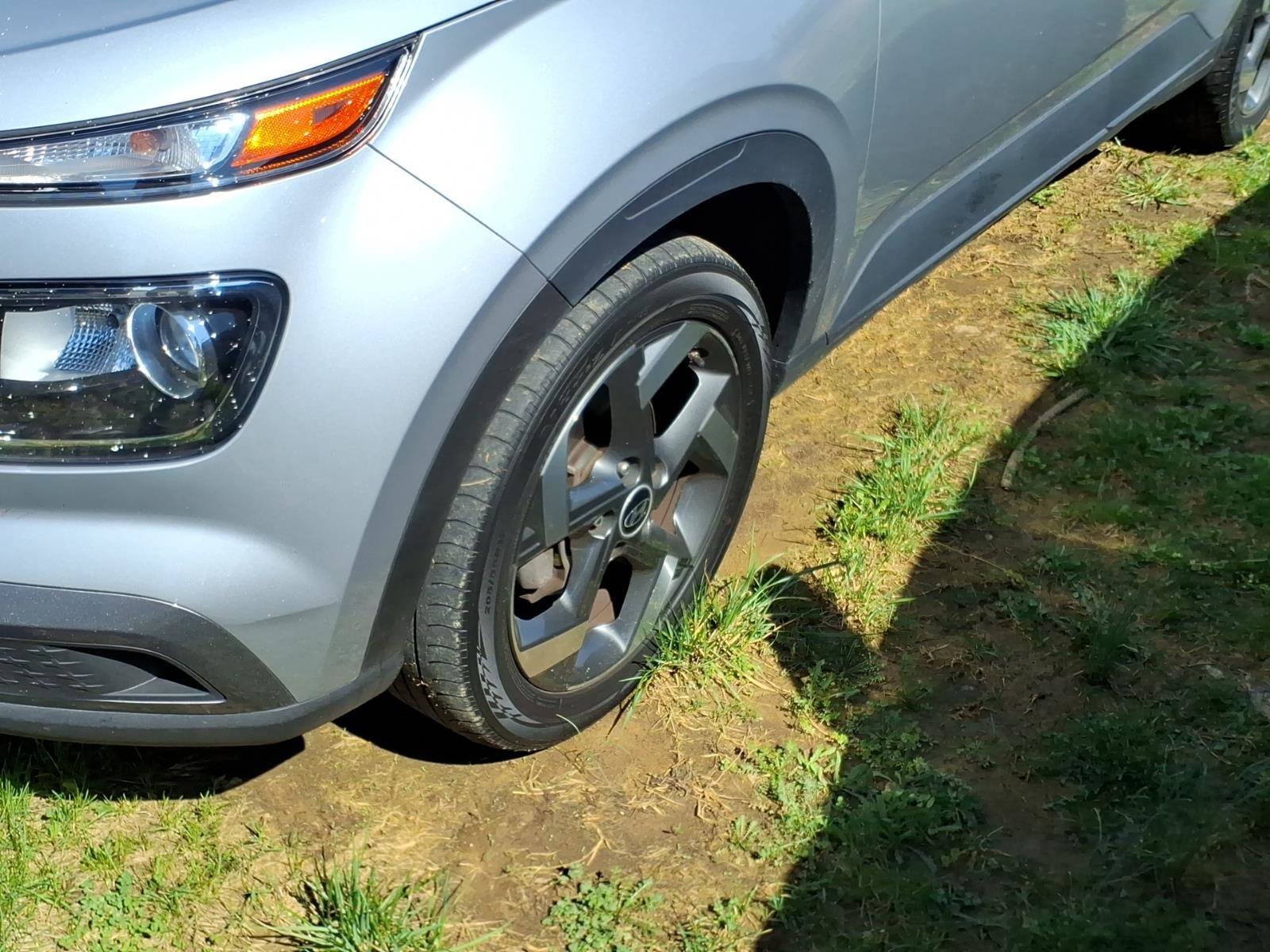 Certified 2022 Hyundai Venue SEL FWD image 4