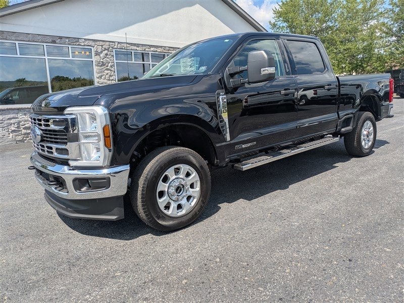 Used 2024 Ford F250 XLT image 1