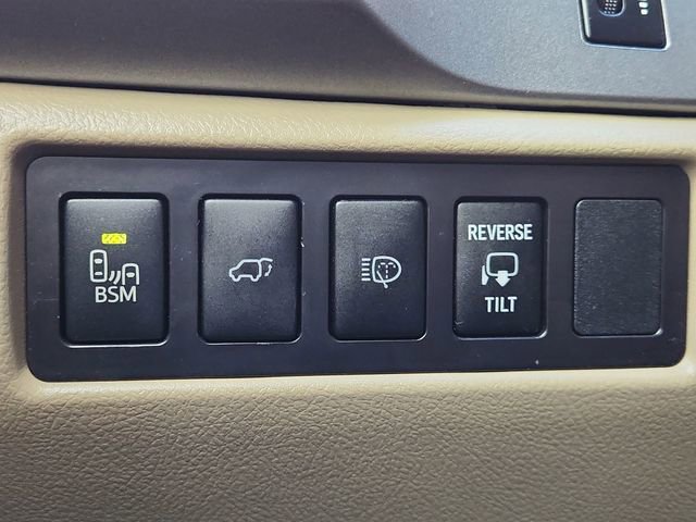 Used 2017 Toyota Sequoia Platinum image 17